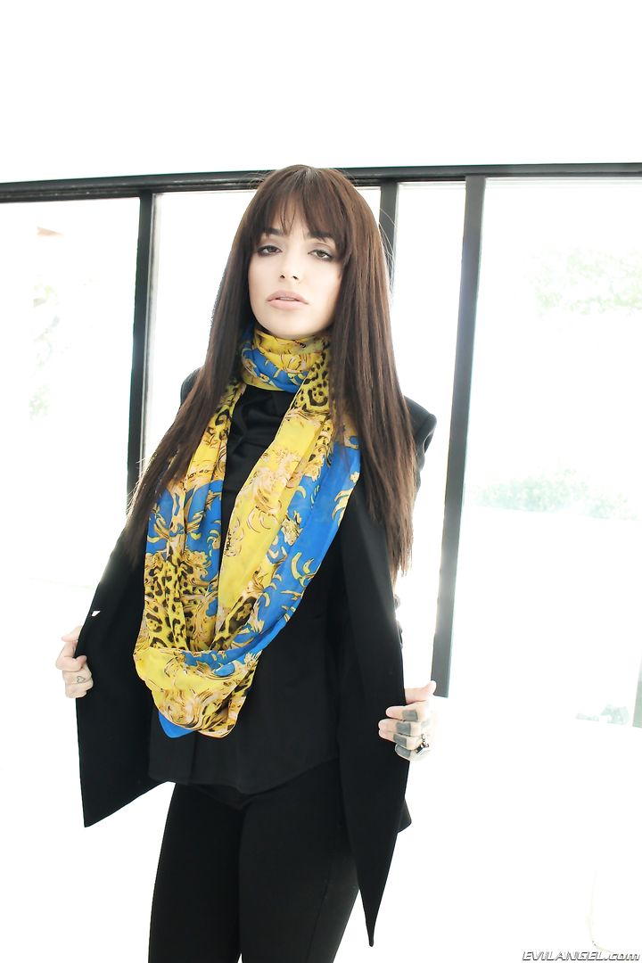 Anal Submission: Leigh Gapes, Squirts