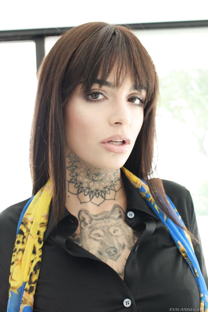 Anal Submission: Leigh Gapes, Squirts