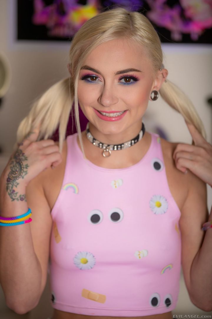 Teen Chloe Slam-Fucked To Squirting