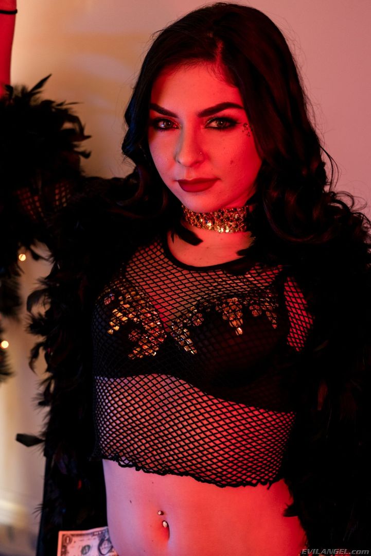 Stripper Keira's DP/Creampie Threesome
