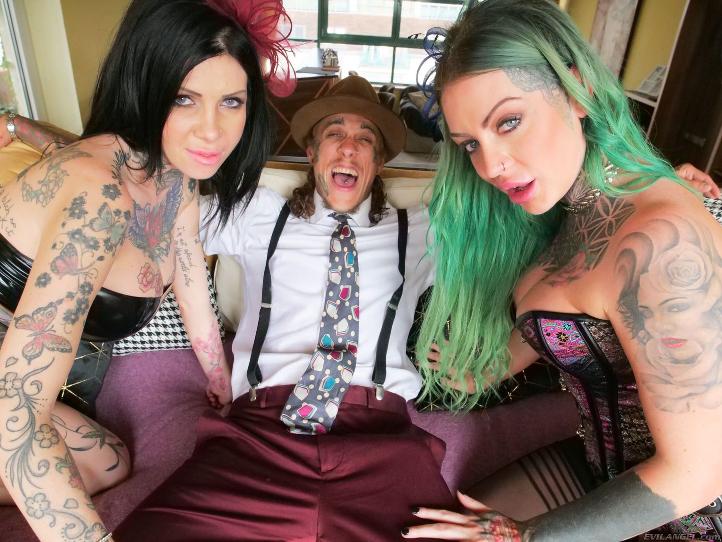 Megan & Phoenix: Gaping Anal Threesome