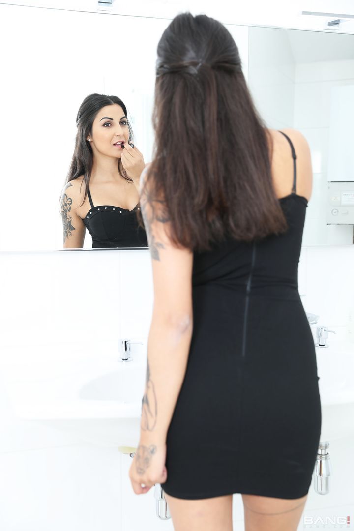 Stacy Sommers Gets Her Pussy And Ass Stuffed On A Pool Table!