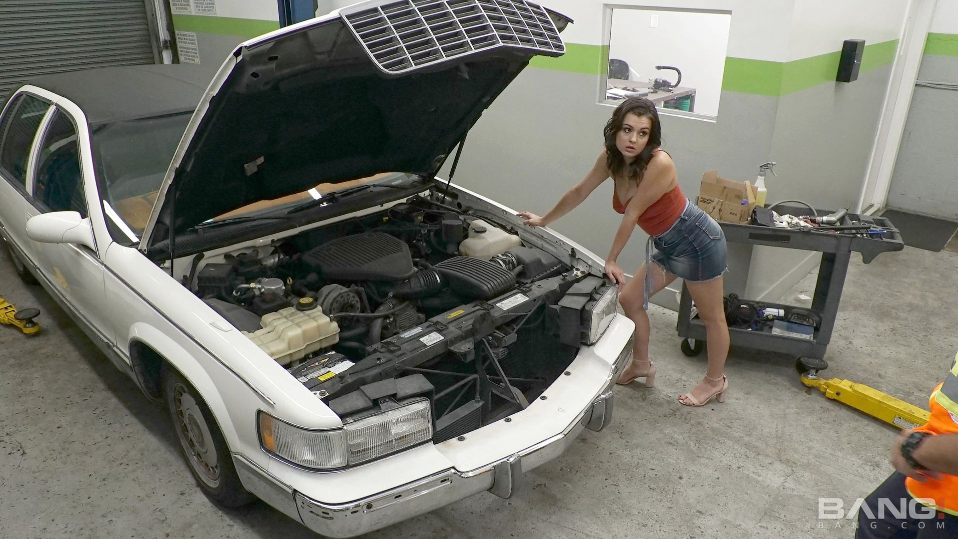Samantha Gets Her Car Repaired In Exchange For A Mechanic Suck And Fuck