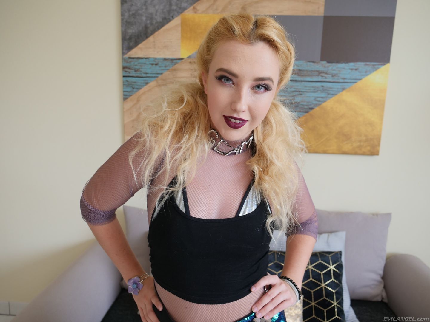 Samantha's Threesome: DP, 4 Cum Shots!