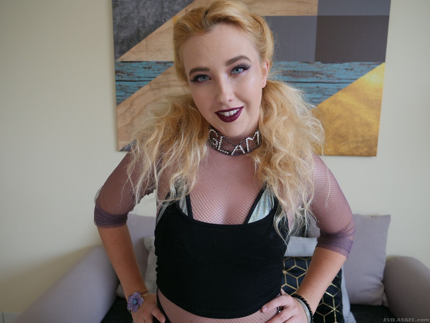 Samantha's Threesome: DP, 4 Cum Shots!