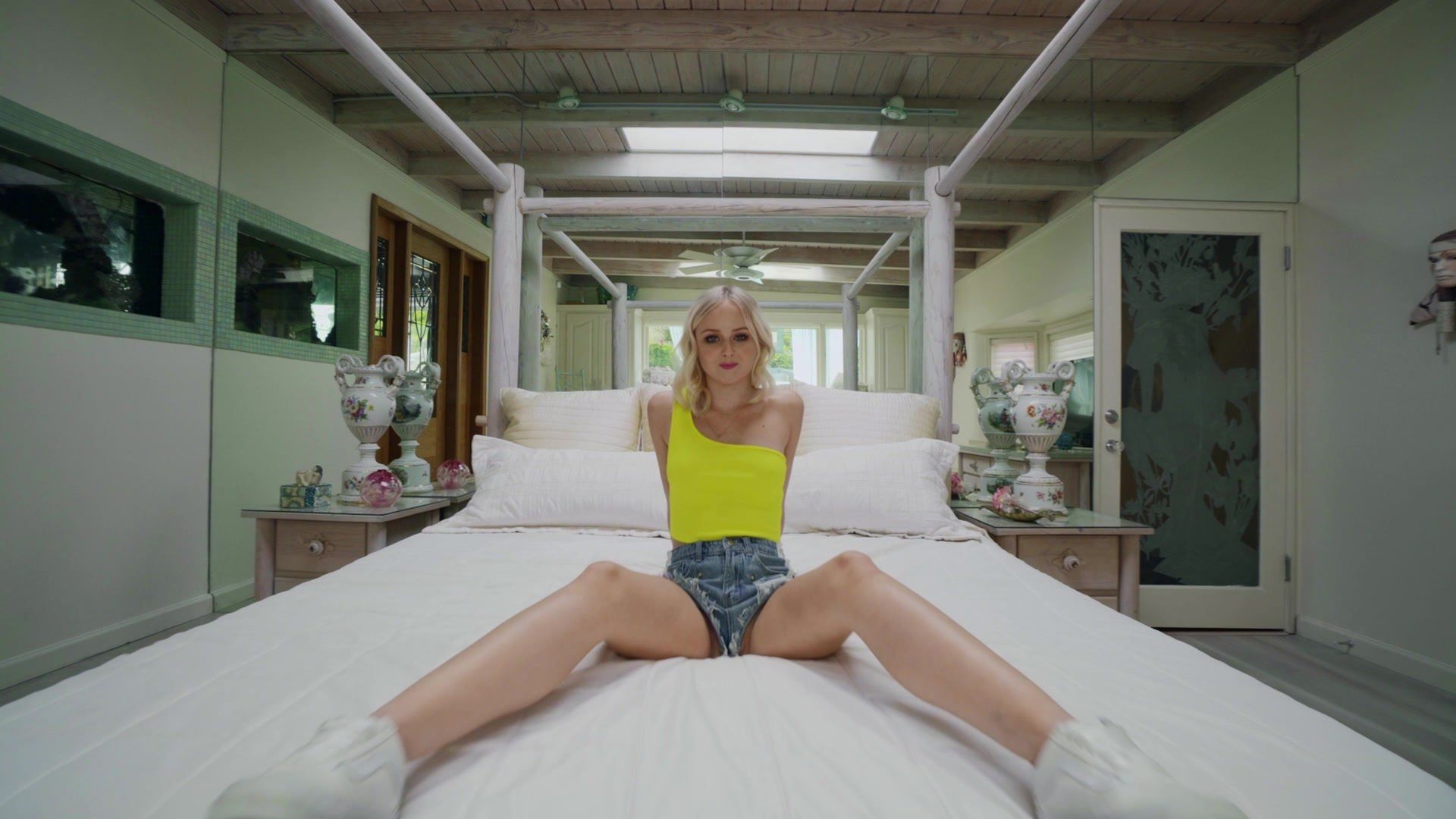 Petite Queen
