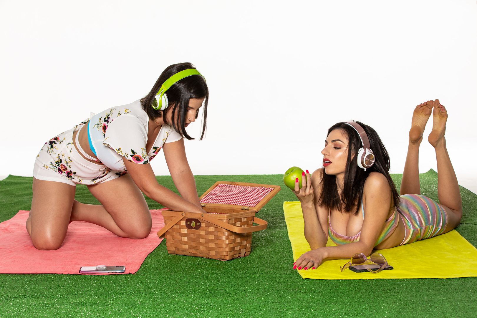 Hers & Hers Picnic