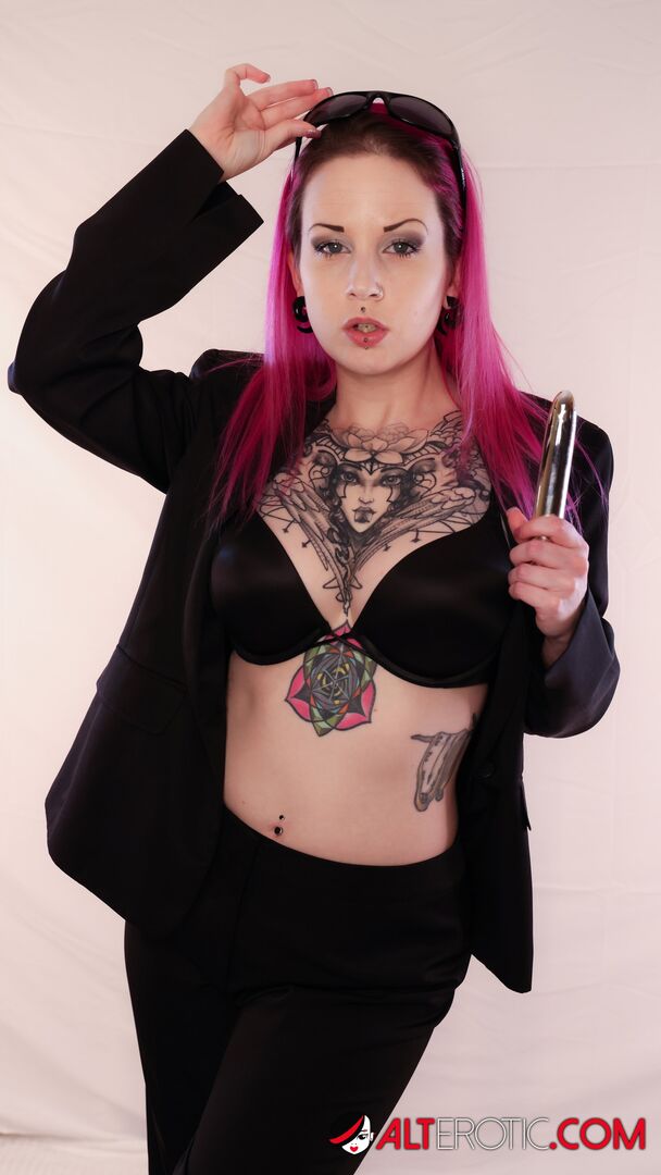 Female Detectives Probe an Alien Pussy Tattoo!