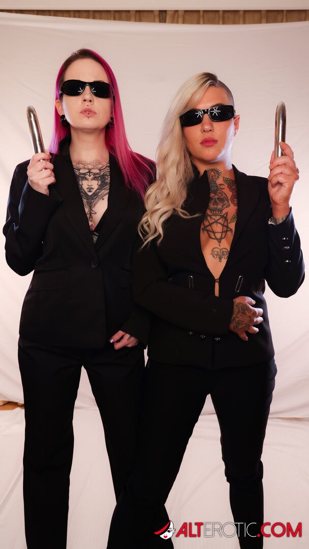 Female Detectives Probe an Alien Pussy Tattoo!