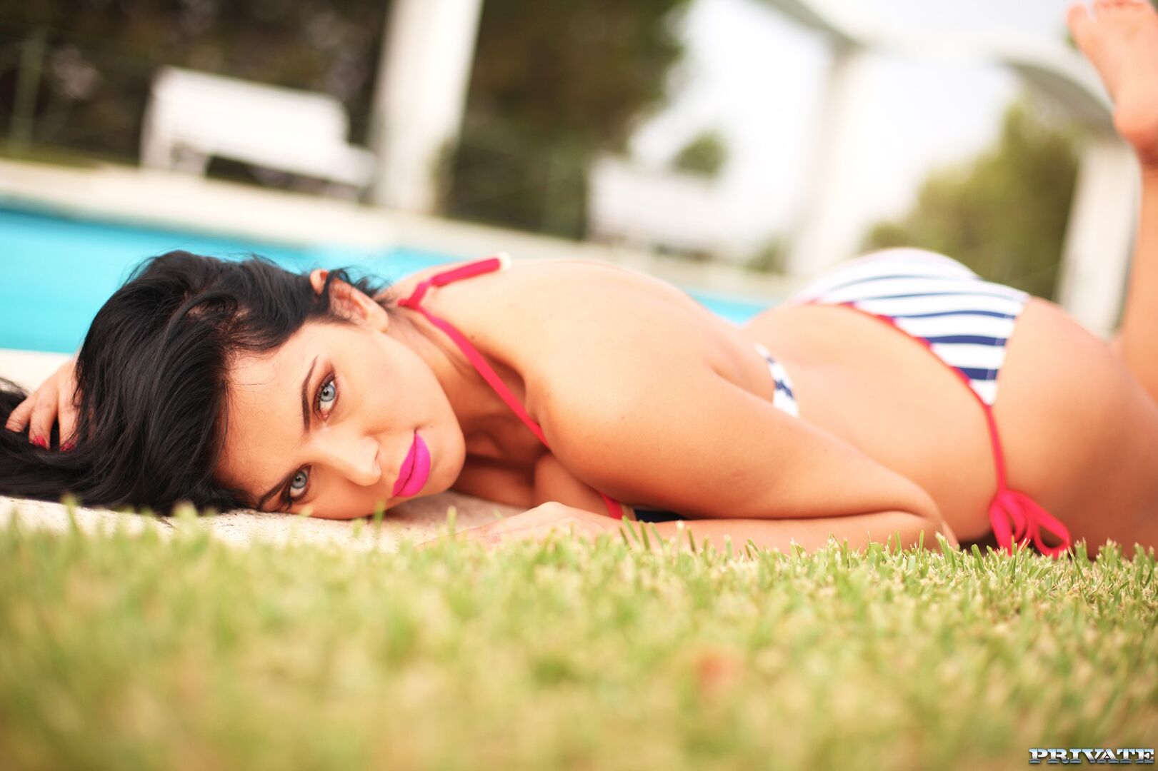 Busty Natural Beauty Kira Queen Begs For Cum