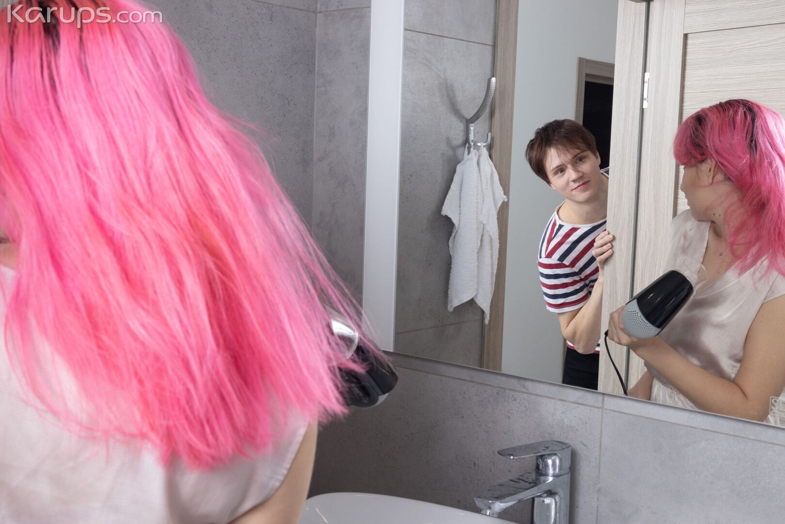 VICKY WANTS MY CUM