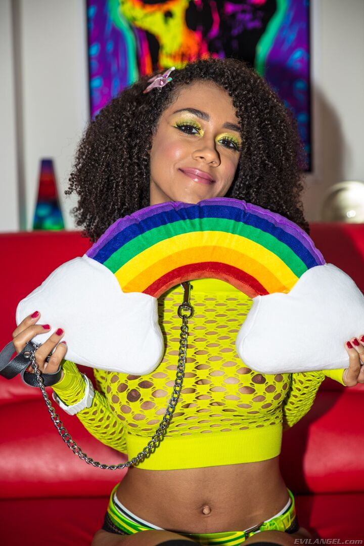Lactating Ariana Services White Cock