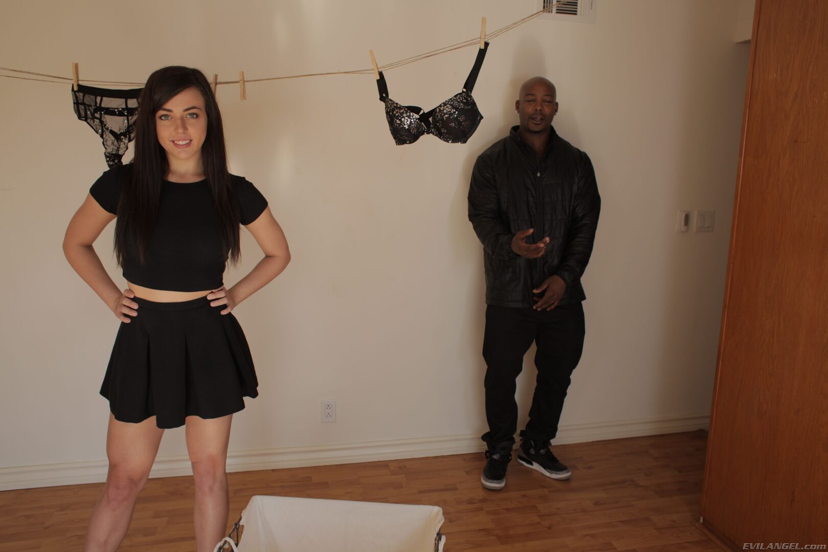 Laundry Lady Squirts, Worships BBC