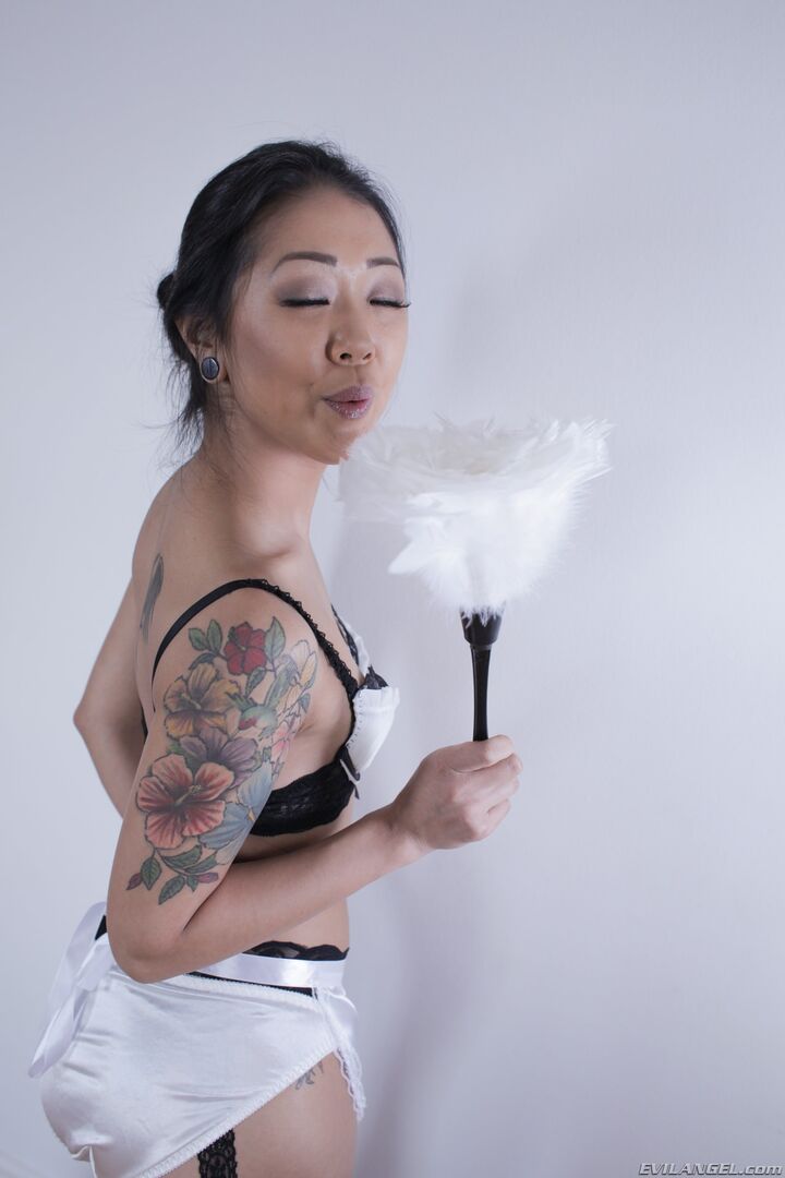 Anal Asian Housekeeper Squirts!