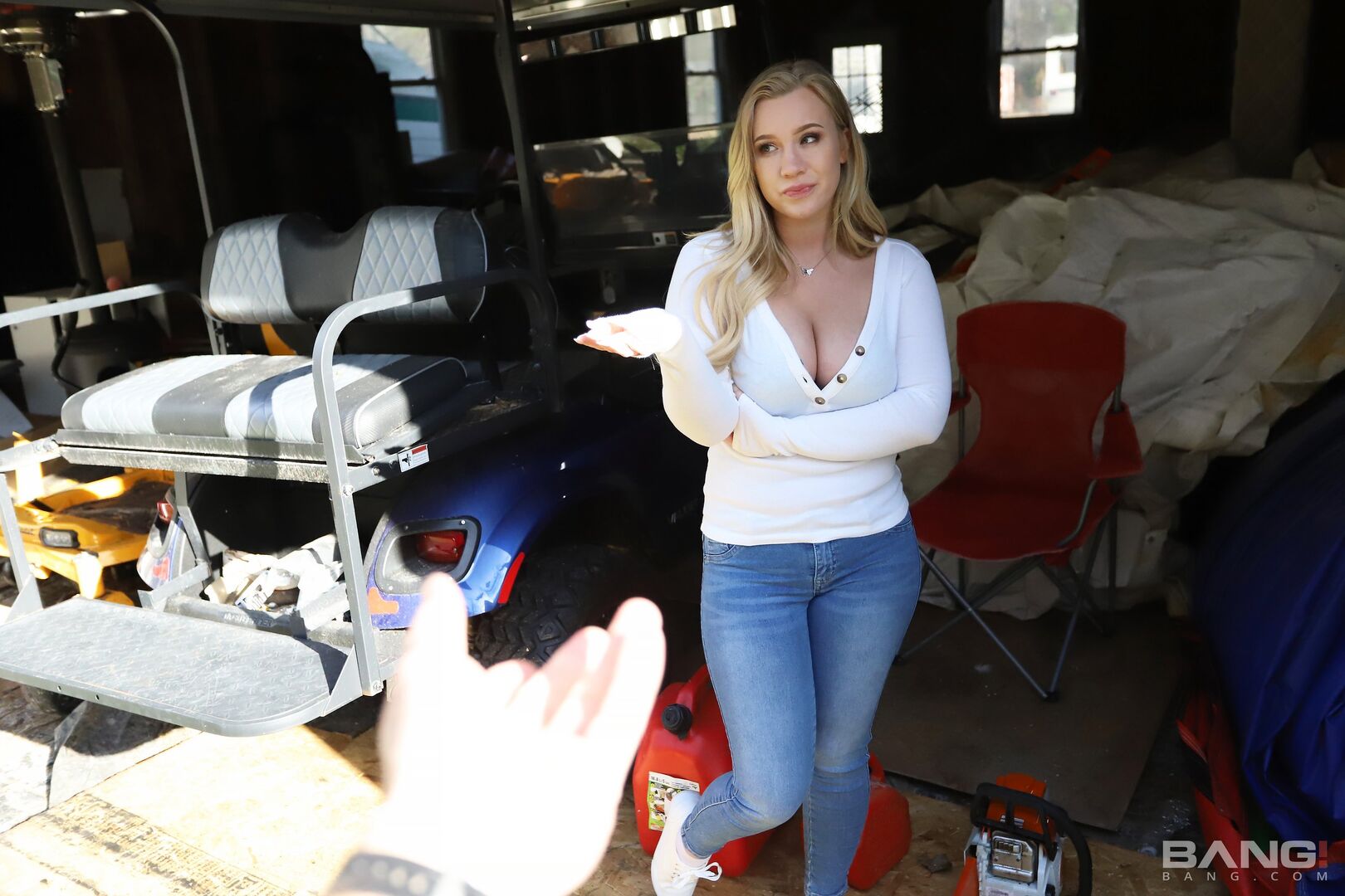 Bailey Brooke Fucks The Guys She's Helping With His Car