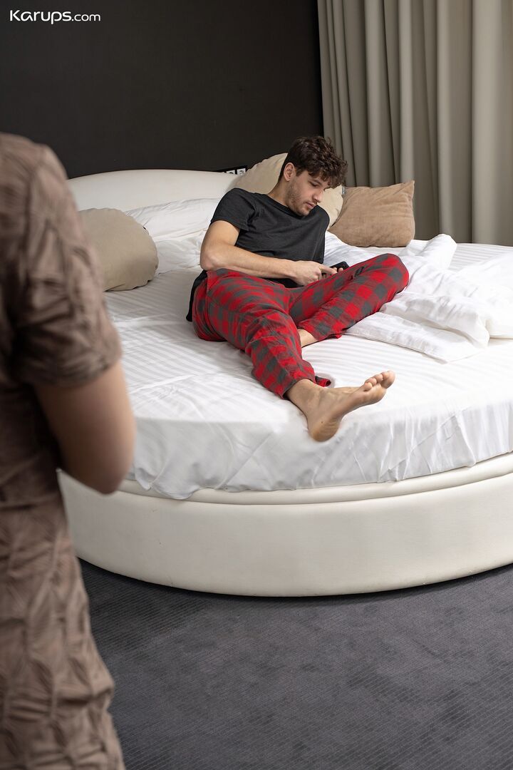 GOOD MOANING