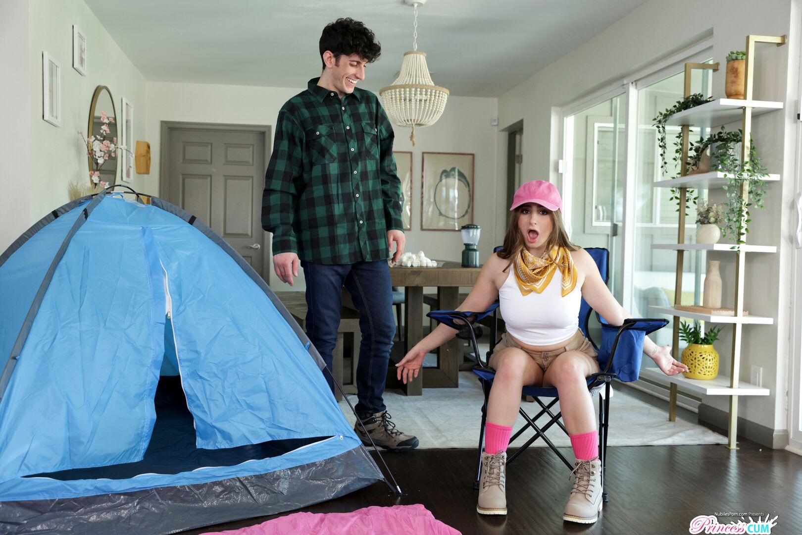 Caught In The Camping Chair - S8:E8