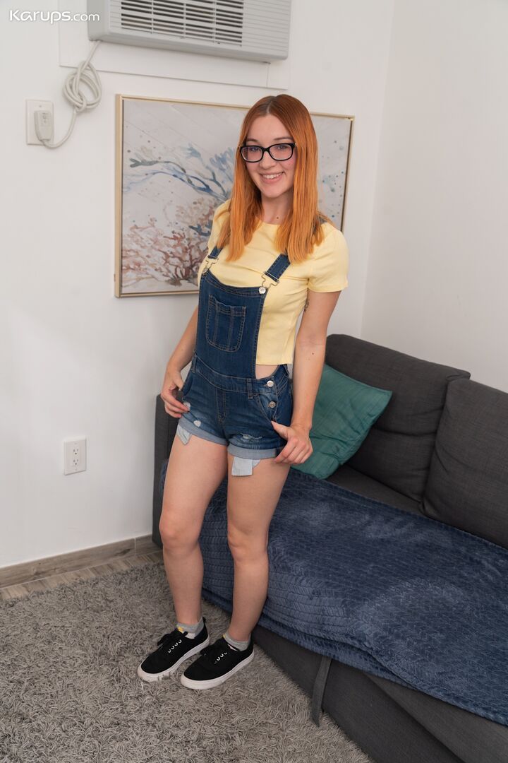 HAIRY NERDY GIRL