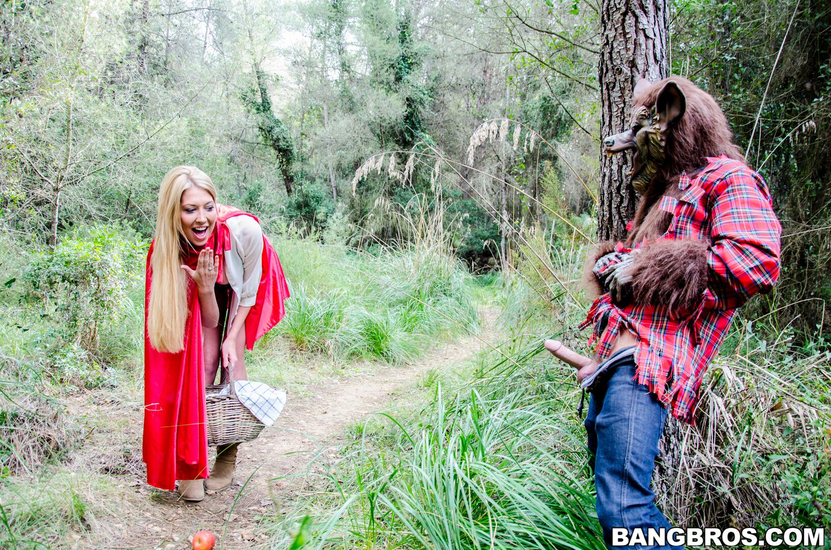 Big tit creampie outsides in the woods