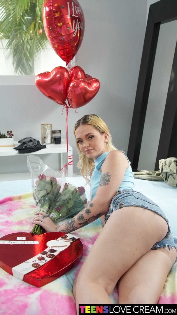 Tattooed blonde Joey White gets a cream pie from mom's boyfriend this Valentine's Day
