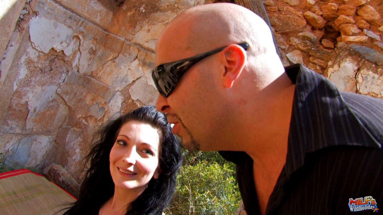 Horny Latina MILF outdoor sex