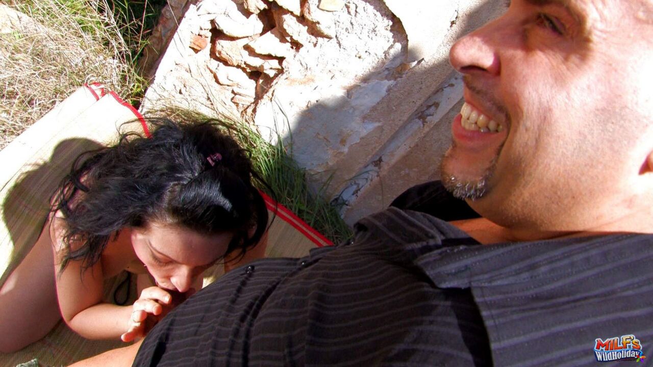 Horny Latina MILF outdoor sex