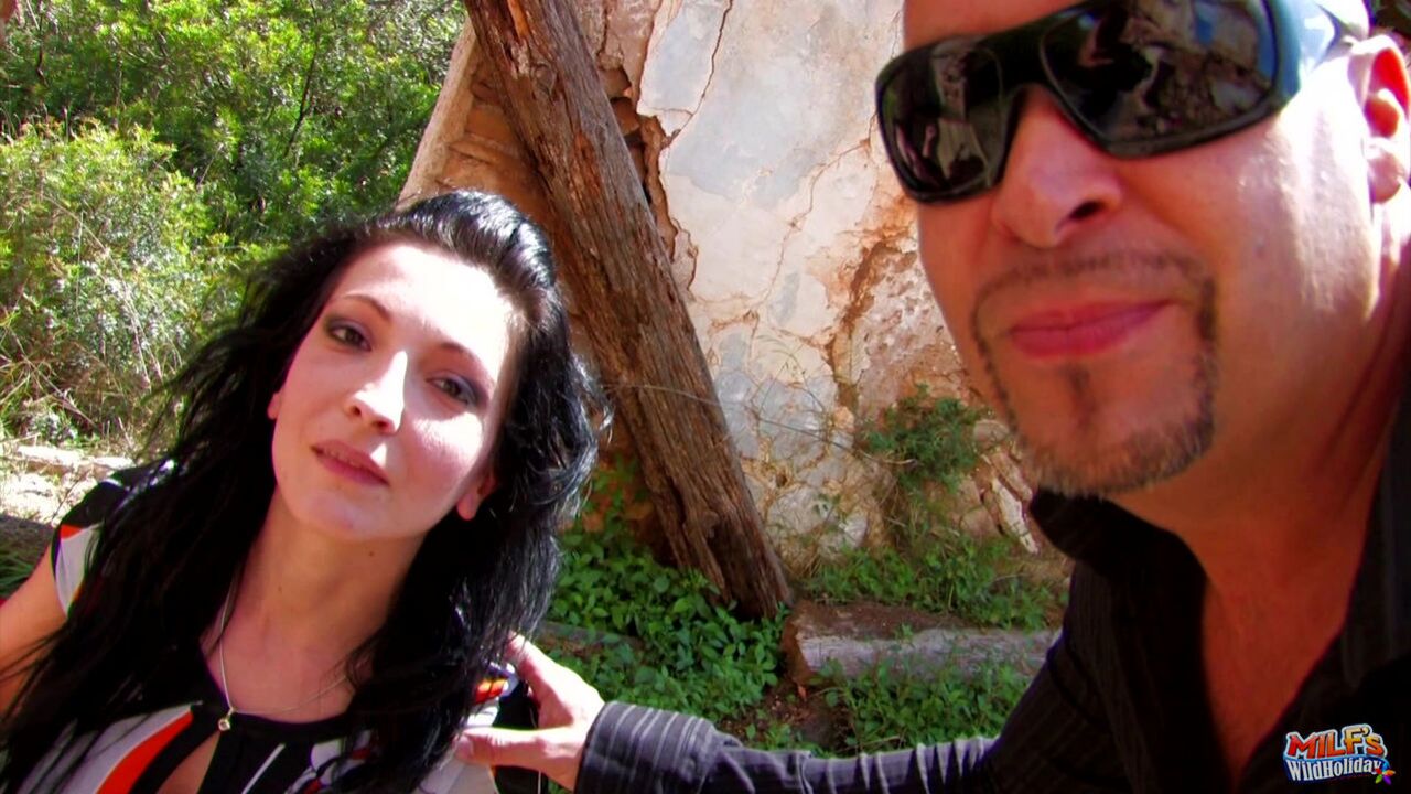Horny Latina MILF outdoor sex