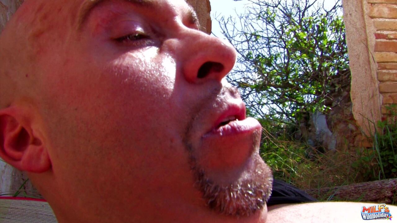 Horny Latina MILF outdoor sex