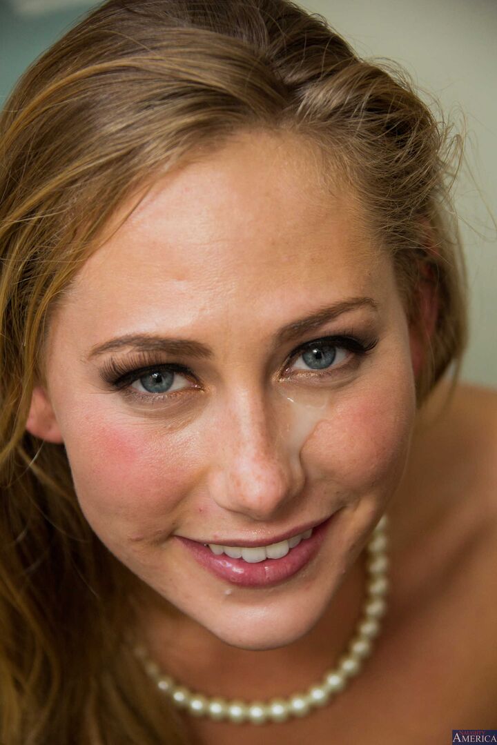 Carter Cruise fucking in the office with her outie pussy