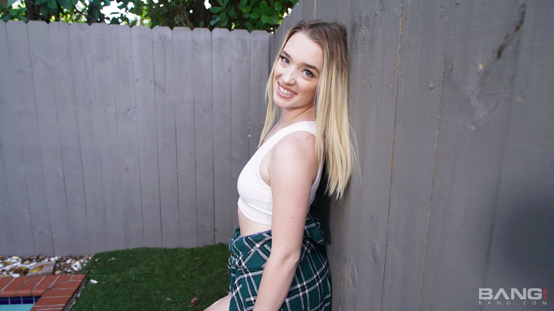 Teen Juliette Mint Takes A Fat Cock Up Her Snatch