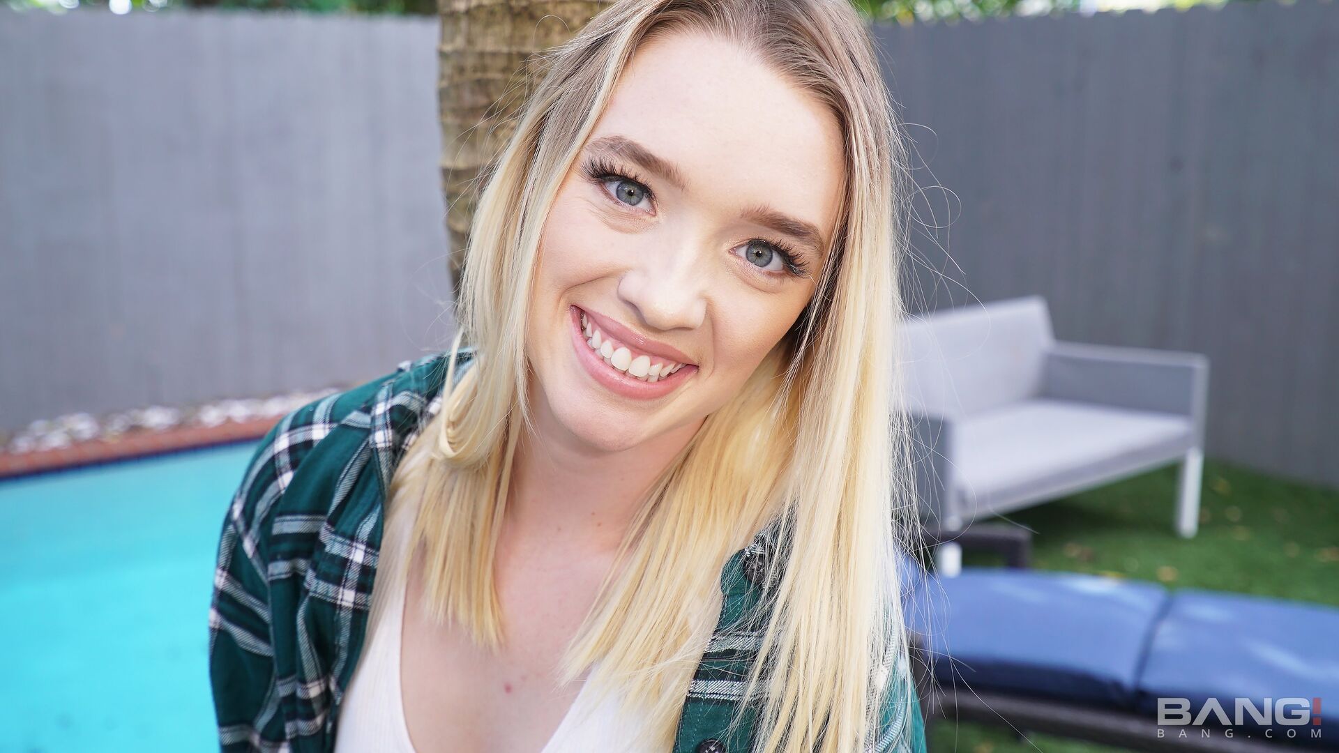 Teen Juliette Mint Takes A Fat Cock Up Her Snatch