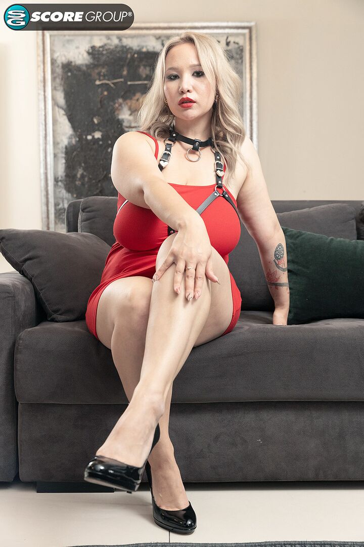 KATIE ROSE: GIRL WITH THE MAGIC TOUCH