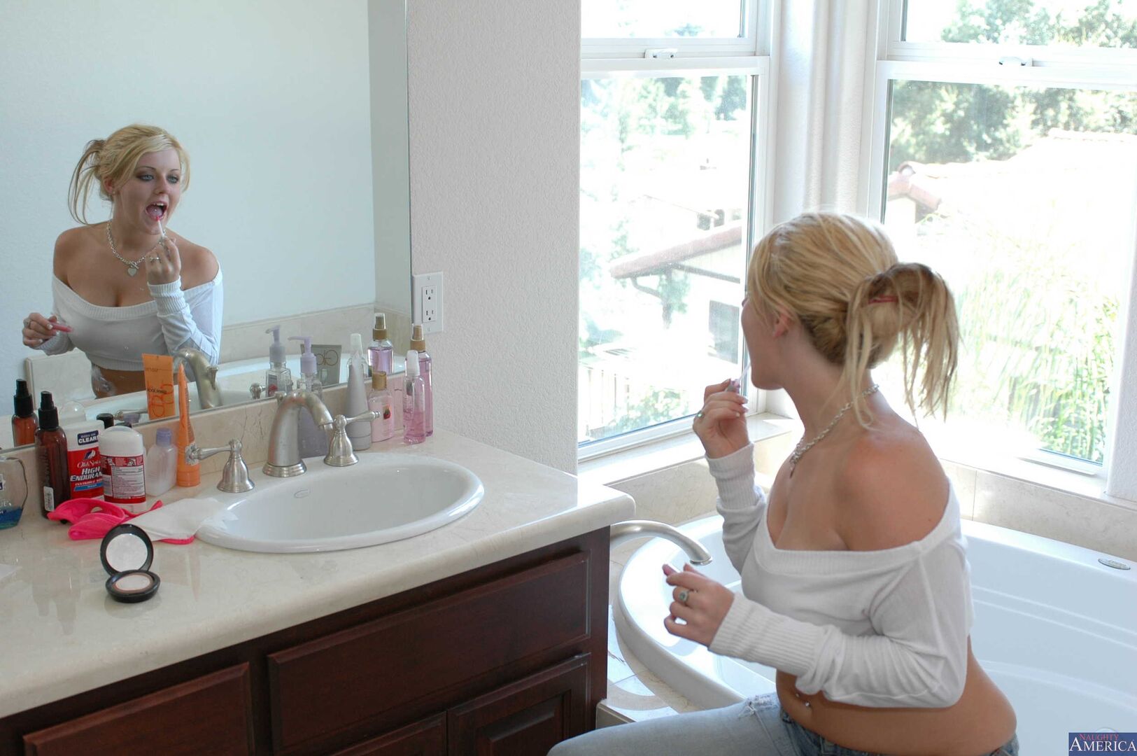 Sophie Dee fucking in the bathtub with her natural tits
