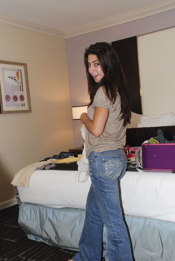 Desirae 012830