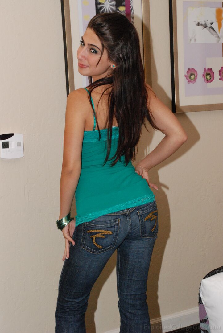Desirae 012830
