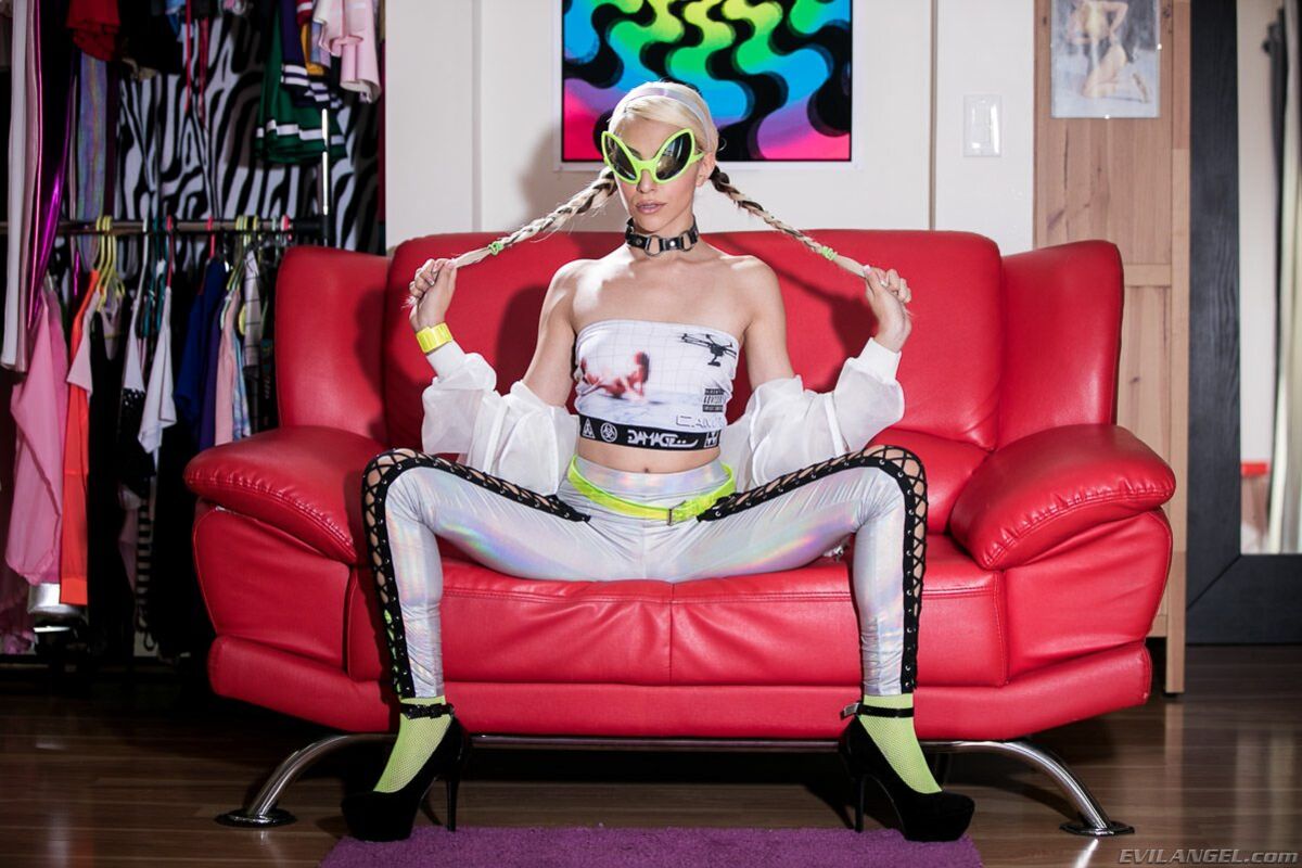 Squirting Nympho Cheats For Rough Sex