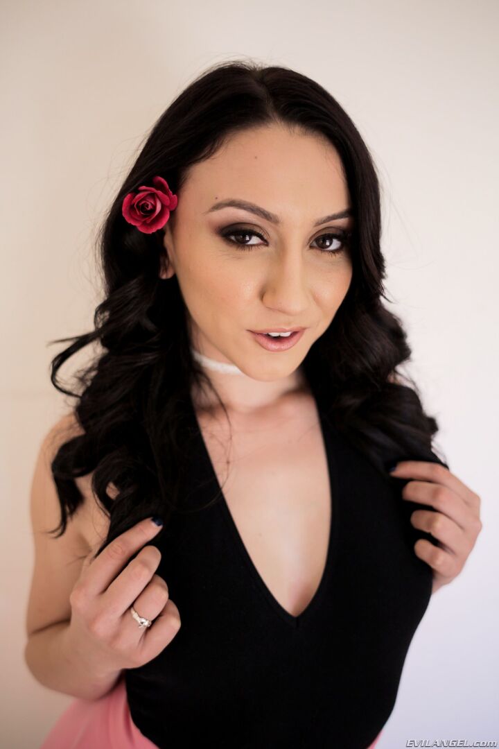 Gaping Slut Mandy Swaps Ass For Weed