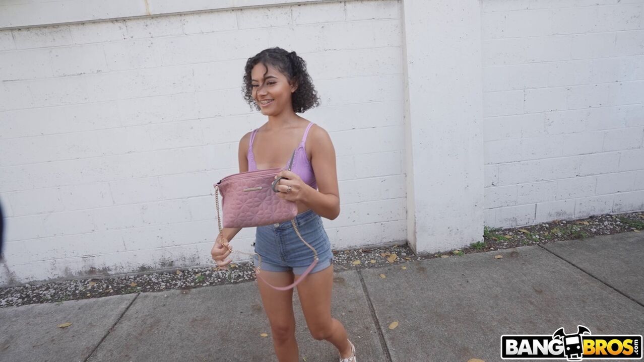 Cute Girl Gets Fucked For Cash