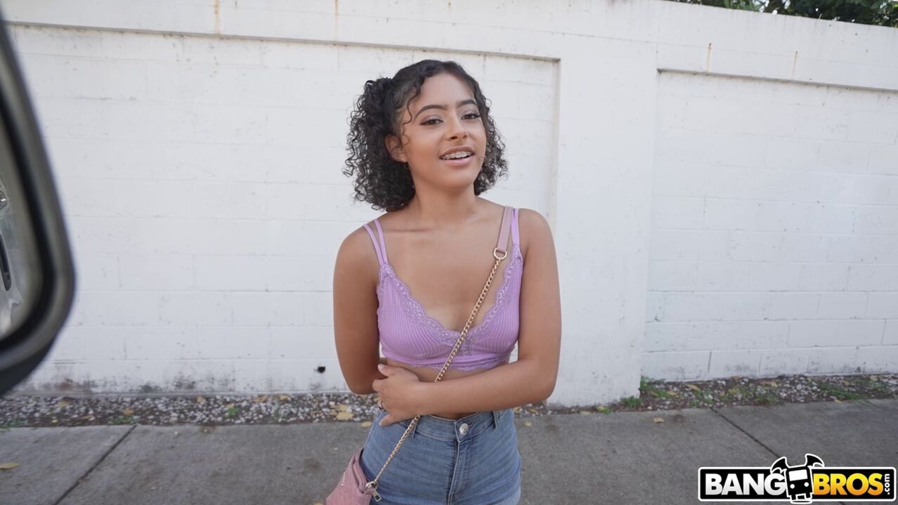 Cute Girl Gets Fucked For Cash