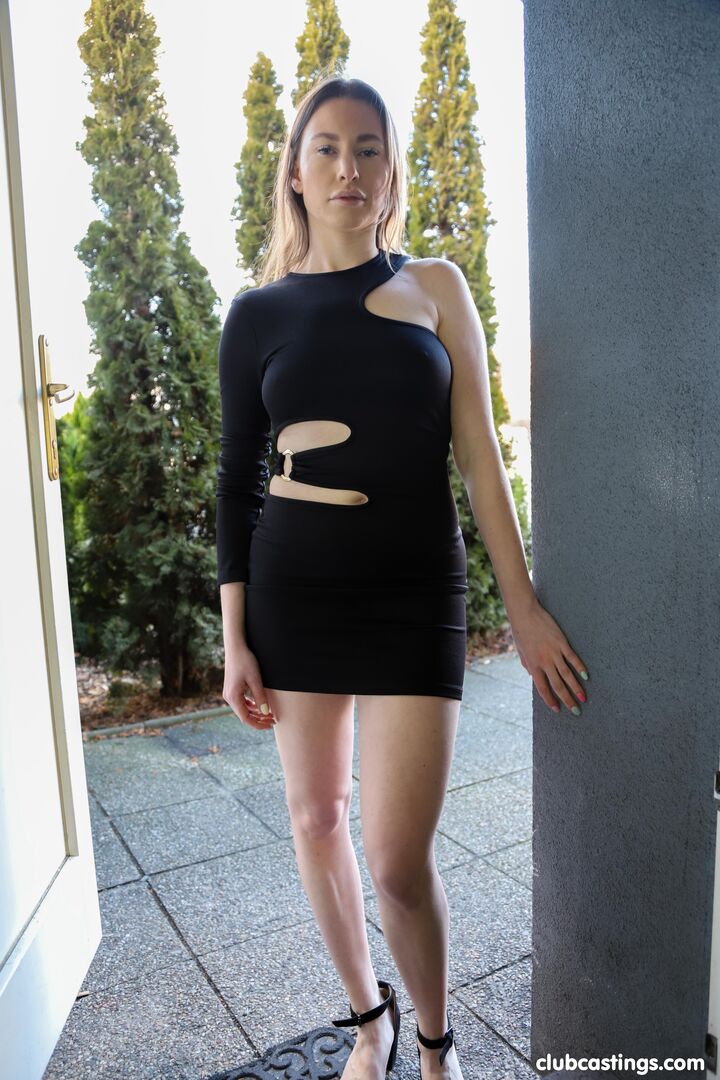 Too sexy be a club girl