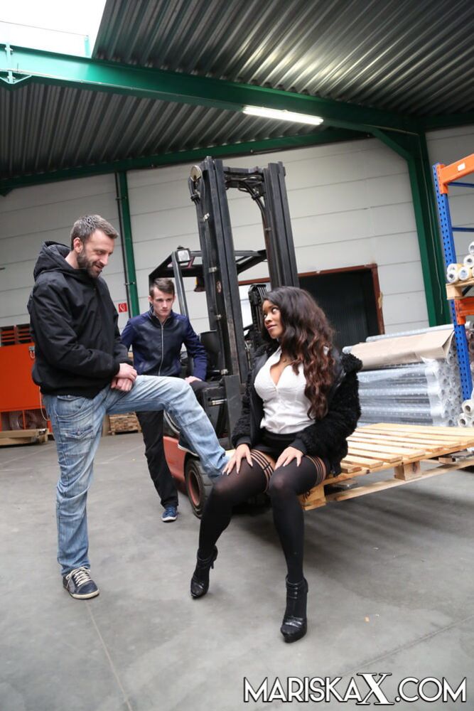 Interracial Trio in the Warehouse with Gorgeous Kiki Minaj