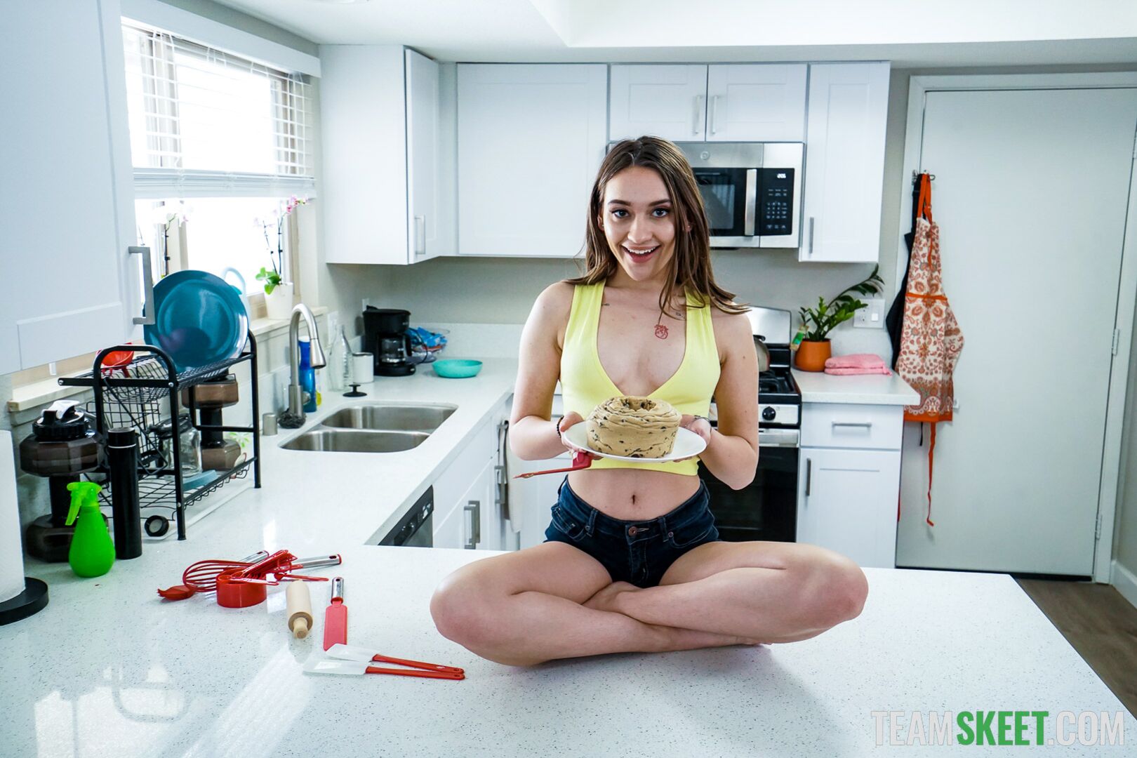 An Exxxtra Small Meal photo set - OK.PORN