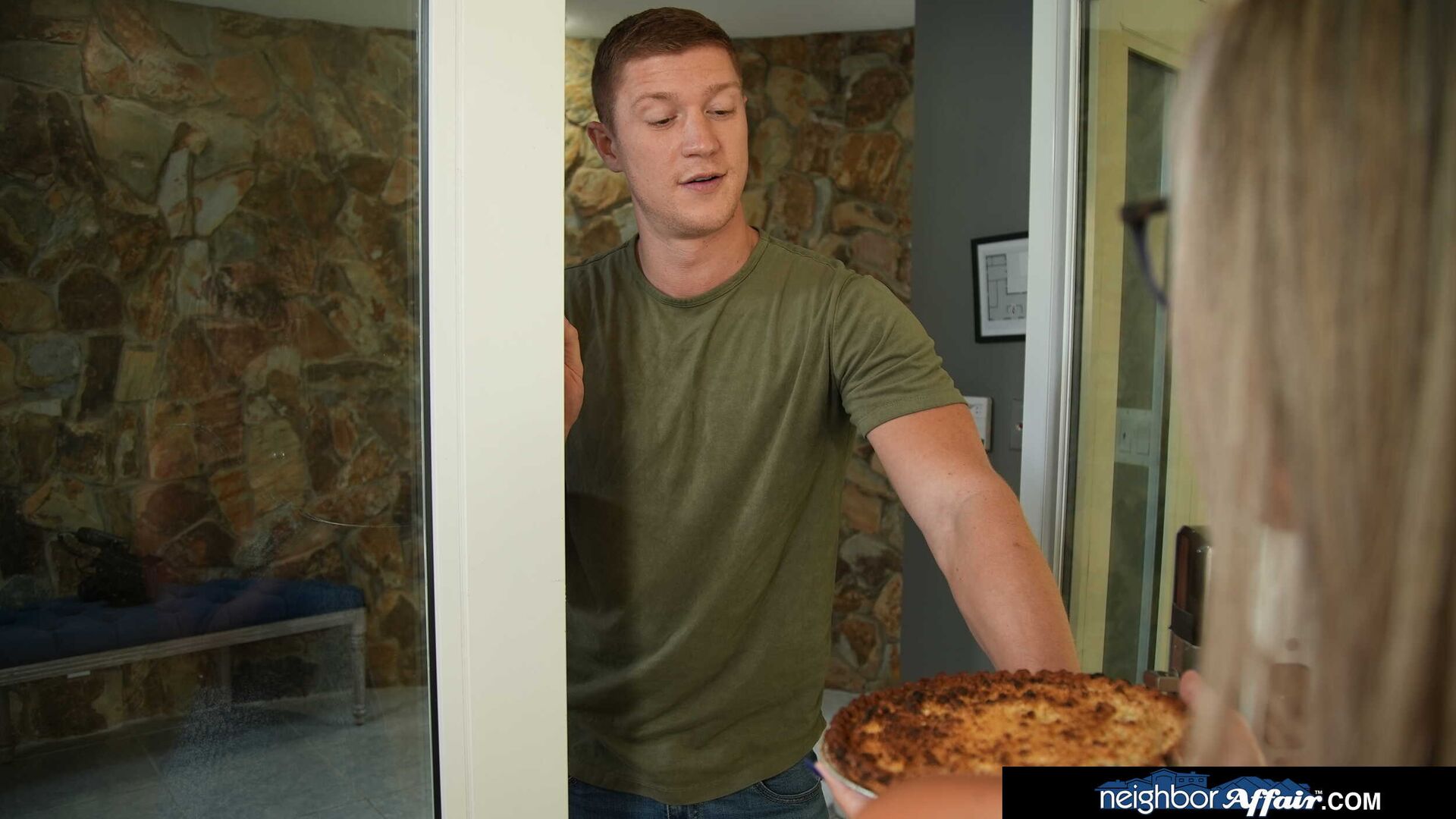 Busty blonde Mandy Rhea welcomes new neighbor with pie and pussy