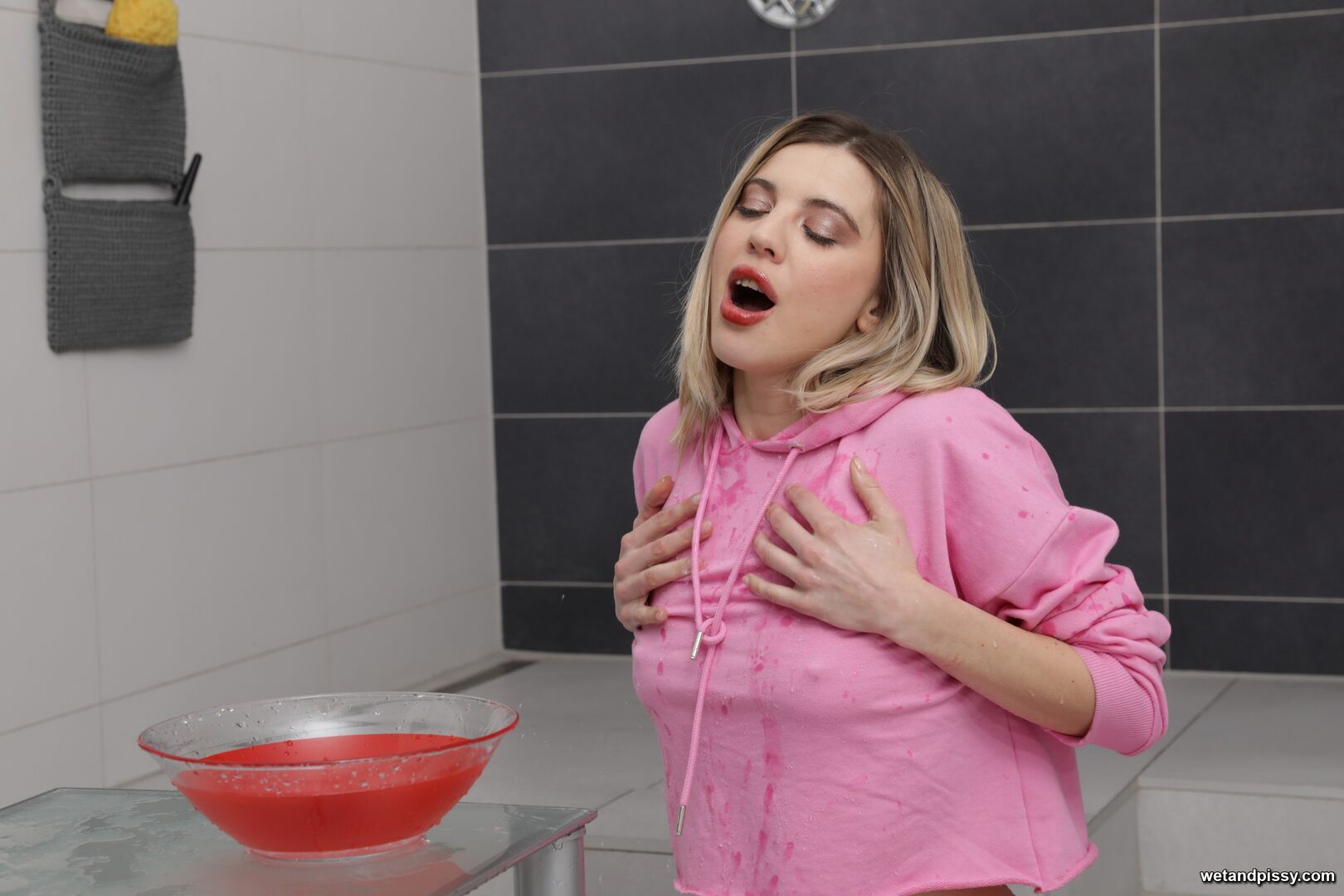 MARTINA MUSA — BATHROOM BLISS