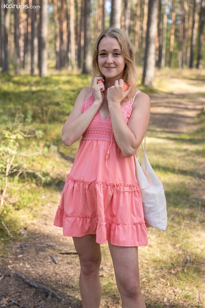 PICNIC PUSSY PLAY