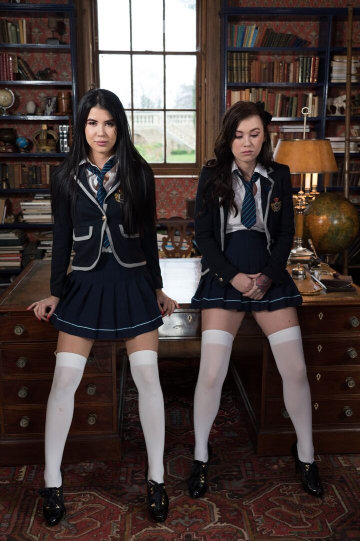 Young Harlots Break The Rules 2