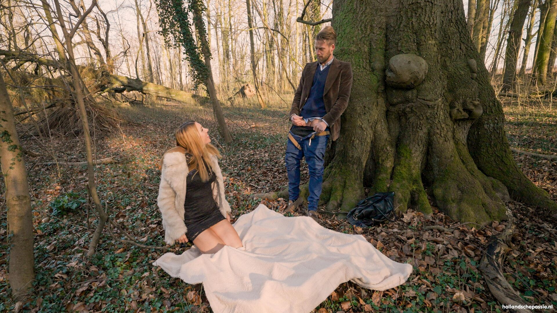 Stiekem avontuurtje in het bos
