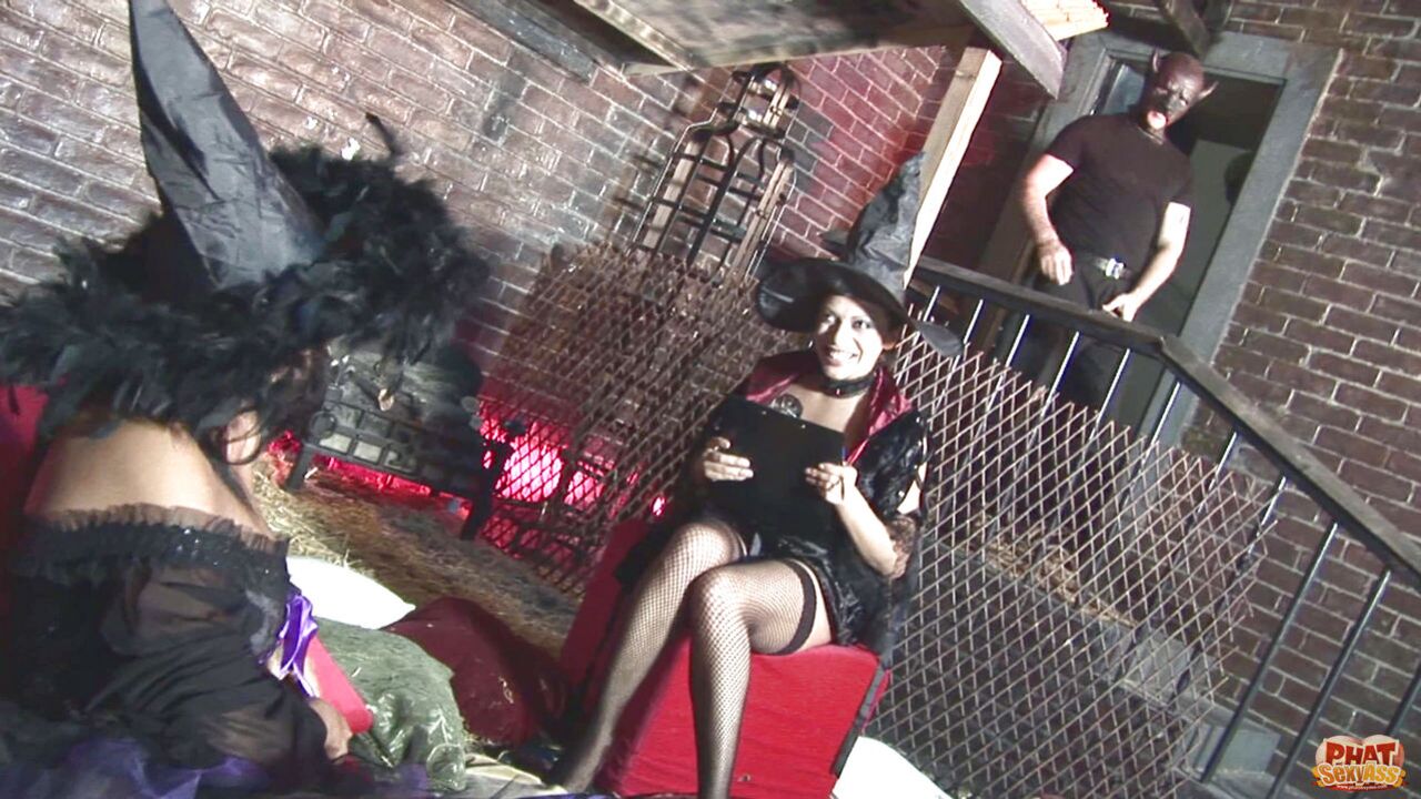 Hot ass witches four-way fuck