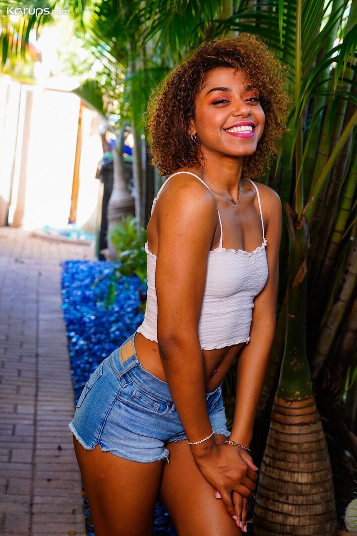 FRENCH LATINA TEASE