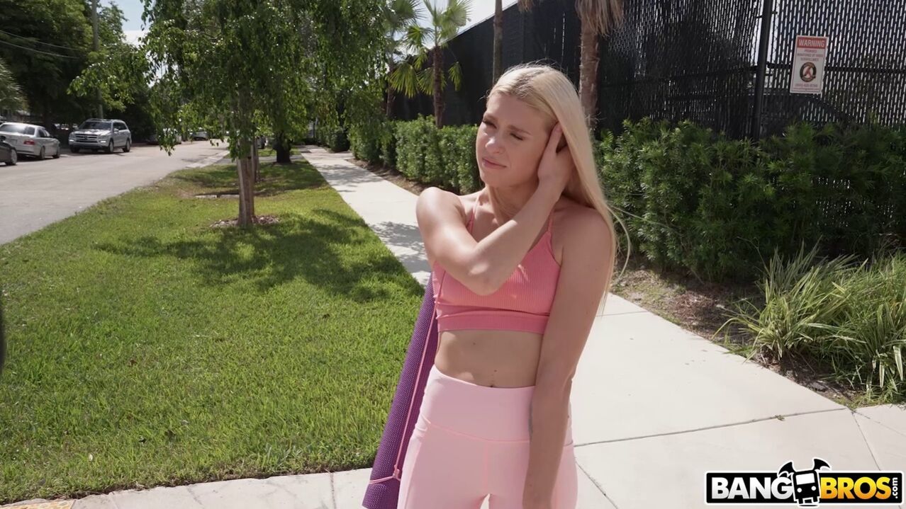 Hot Yoga Student Banged in Bus